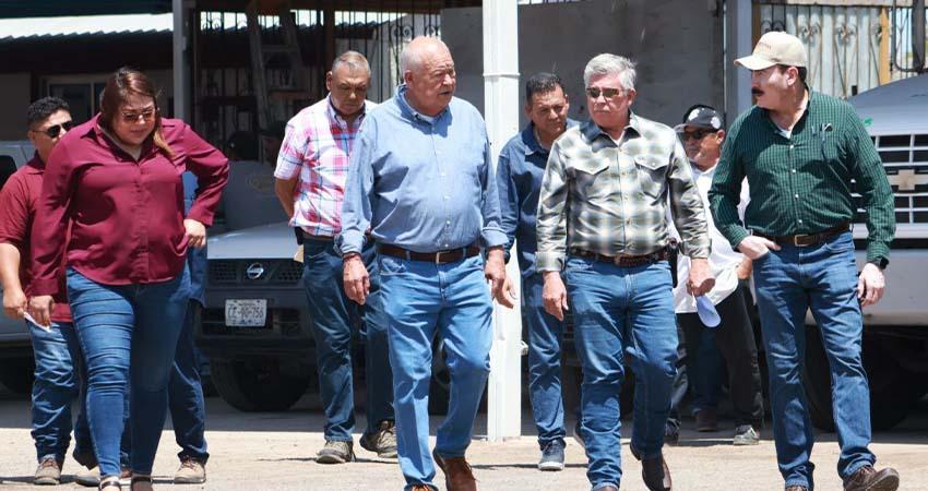 Gobernador Castro Cosío se reúne con trabajadores de maquinaria pesada de la JEC