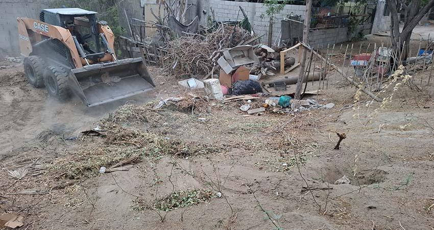 Inician trabajos de limpieza de canal de desagüe paralelo al Sendero de Paz