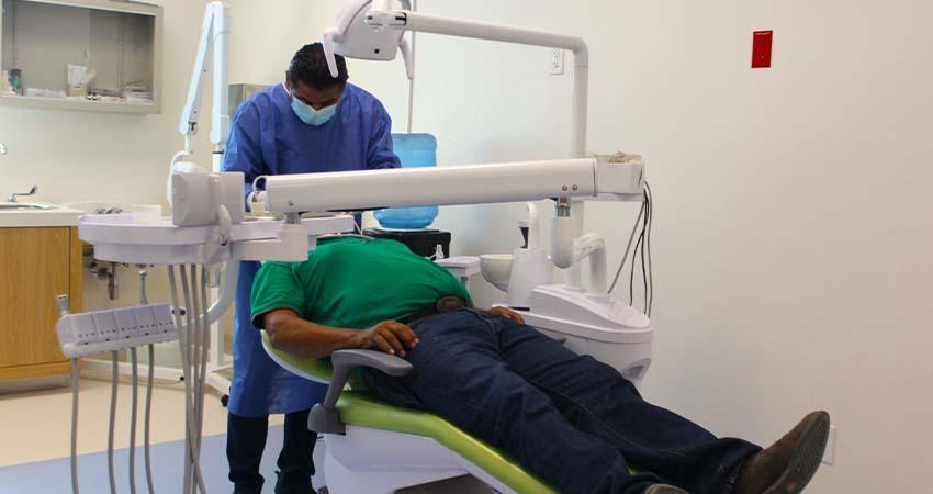 Llaman a la población a visitar al dentista cada 6 meses