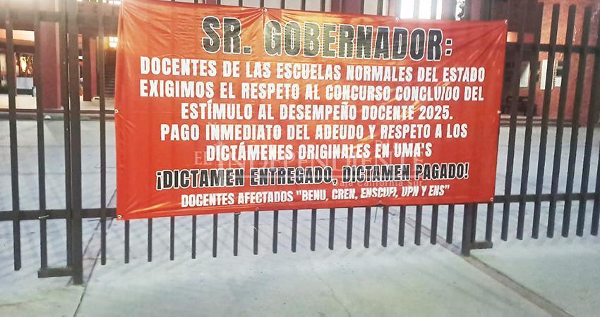 Docentes de Escuelas Normales exigen pago de estímulo al desempeño docente 2025