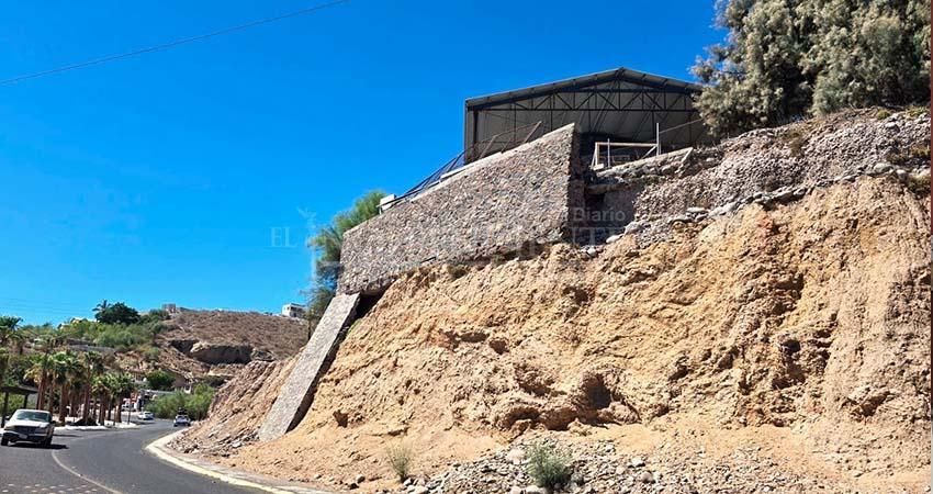 Inician trabajos de reconstrucción de una vialidad y una escuela en Santa Rosalía