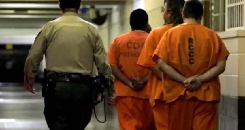 EU transfiere a México a 14 reos sentenciados por narcotráfico para ahorrar dinero