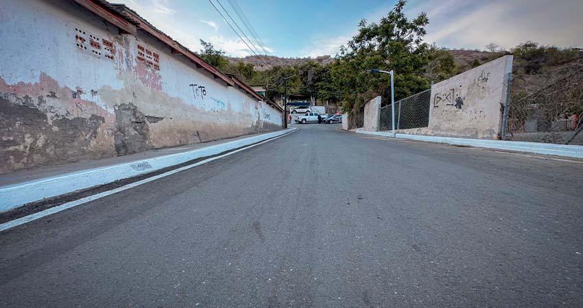Entrega Edith Aguilar siete obras de pavimentación en el centro de Santa Rosalía