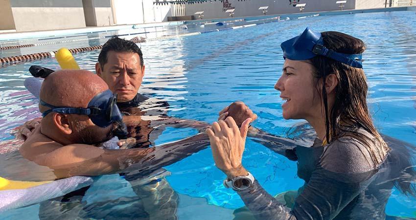 La Paz vive una jornada histórica de apnea inclusiva con la campeona mundial Estrella Navarro