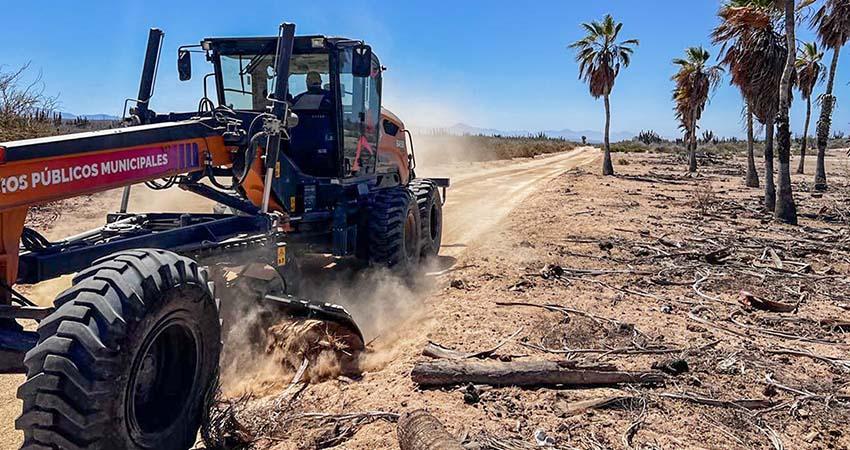 Servicios Públicos rehabilita 40 km de caminos rurales en Todos Santos