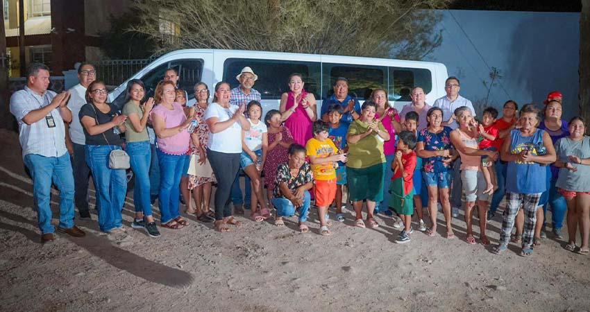 Entregan unidad de transporte escolar a la colonia Los Frailes