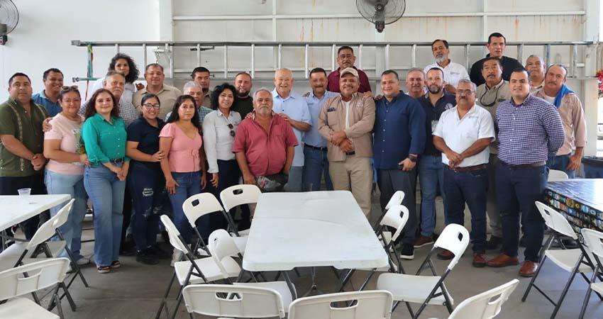 Gobernador Castro Cosío reconoce a trabajadores que realizan la decoración patria 2025