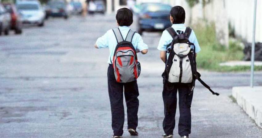 Alertan a la población sobre el exceso en el peso de las mochilas escolares