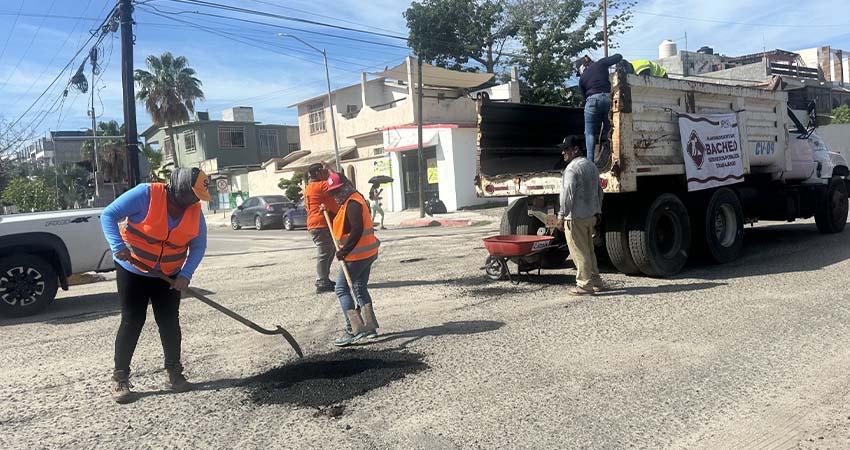Continúa la recuperación de calles con cuadrillas activas durante el fin de semana