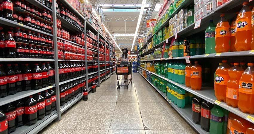 Gobierno de Sheinbaum propone alzas de impuestos a refrescos, tabaco y videojuegos