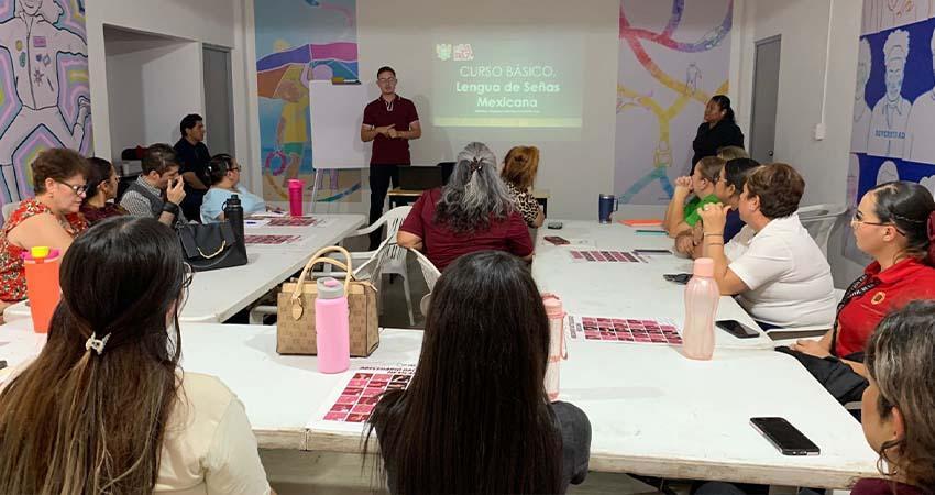 Imparten curso de Lengua de Señas Mexicana a personal del Ayuntamiento de La Paz