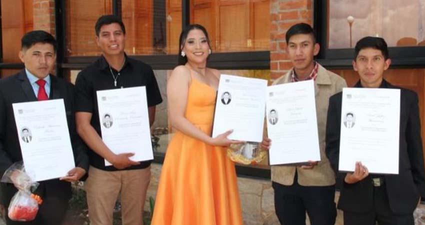 SEP entrega títulos a egresados de Universidades para el Bienestar