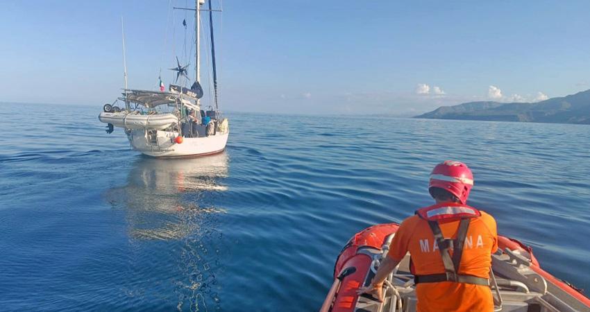 Marina rescata a extranjero herido cuya embarcación quedó a la deriva, en BCS
