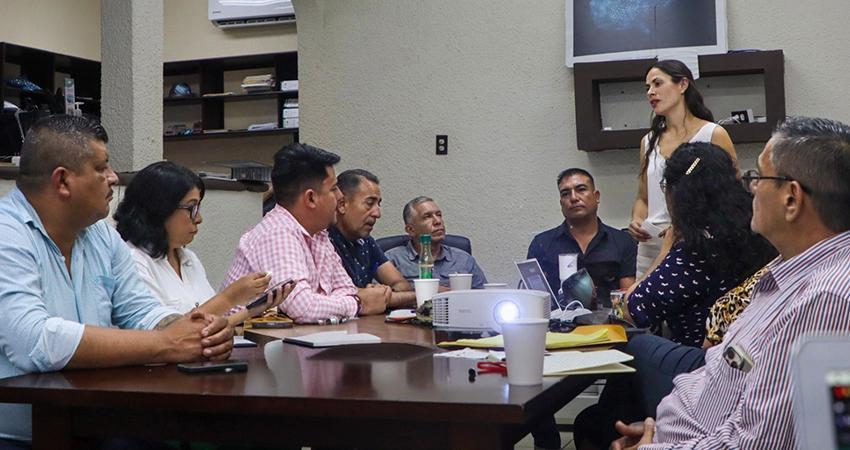 Delegados de La Paz conocen el proyecto del Bazar Turístico 2025
