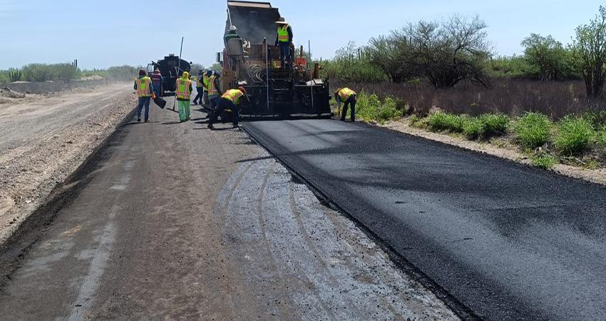 Trabaja Gobierno del Estado en rehabilitación de caminos en Comondú
