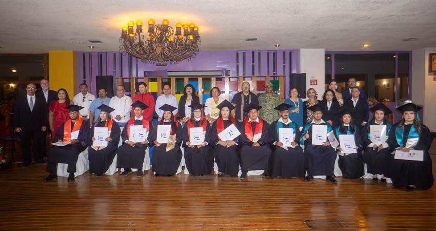 La UABCS Guerrero de Negro celebra la graduación de tres programas académicos