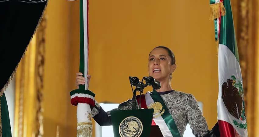 Sheinbaum enarbola en Grito a heroínas de Independencia