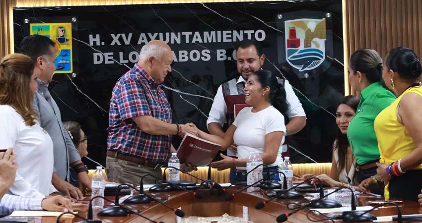 Entrega el Gobierno de BCS títulos de propiedad y pensiones humanitarias en Los Cabos