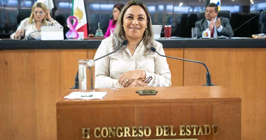 Modifican decreto de la Medalla Rosaura Zapata para reconocer también a personal administrativo y de apoyo