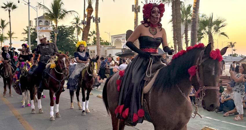 Vive La Paz su primer festival de Día de Muertos en el malecón
