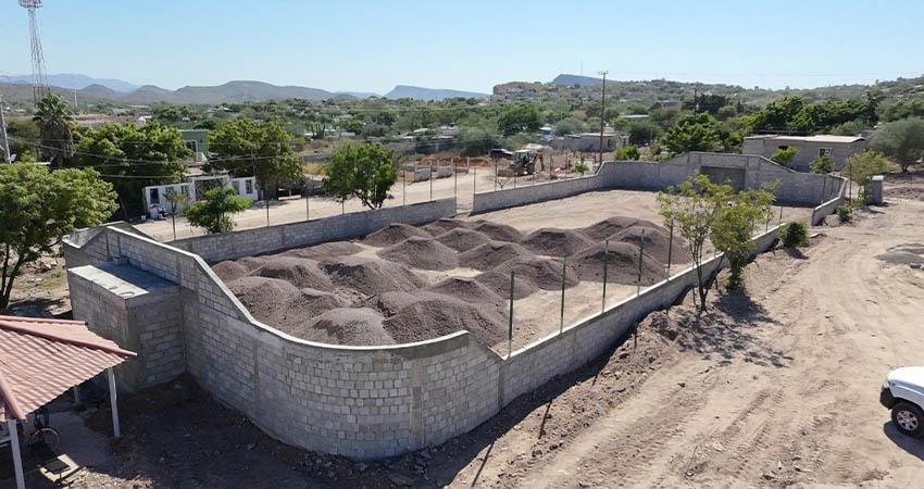 Avanza rehabilitación del campo de fútbol en colonia Villas de Guadalupe