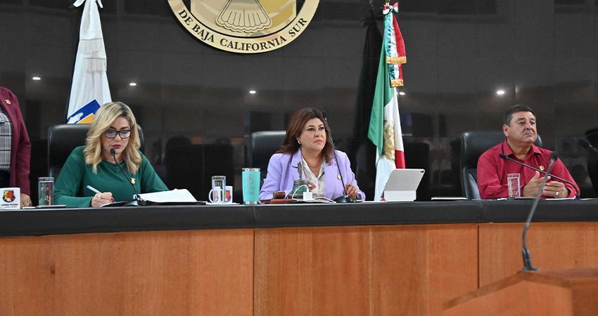 Castro Cosío envía iniciativa al Congreso para abrogar la Ley del Notario de BCS