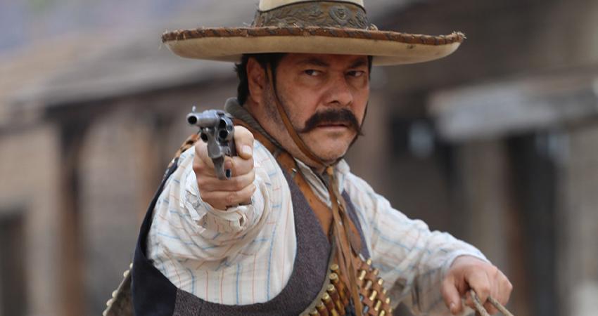 Presentan iniciativa en el Congreso BCS para reconocer la trayectoria artística de Enoc Leaño