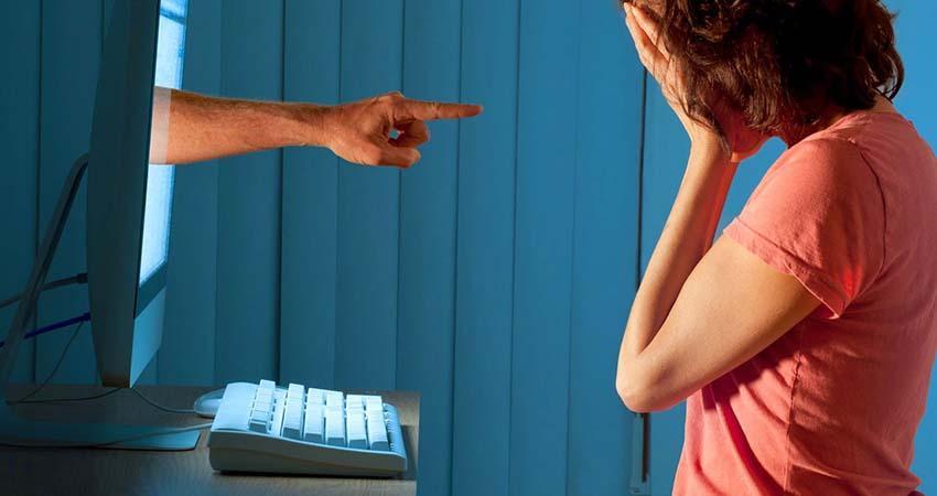 Desconocidos, principales agresores contra mujeres en ciberacoso: Inegi