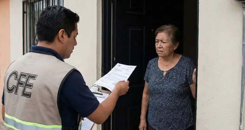 CFE alerta por fraude: falsos empleados cobran multas de hasta 20 mil pesos
