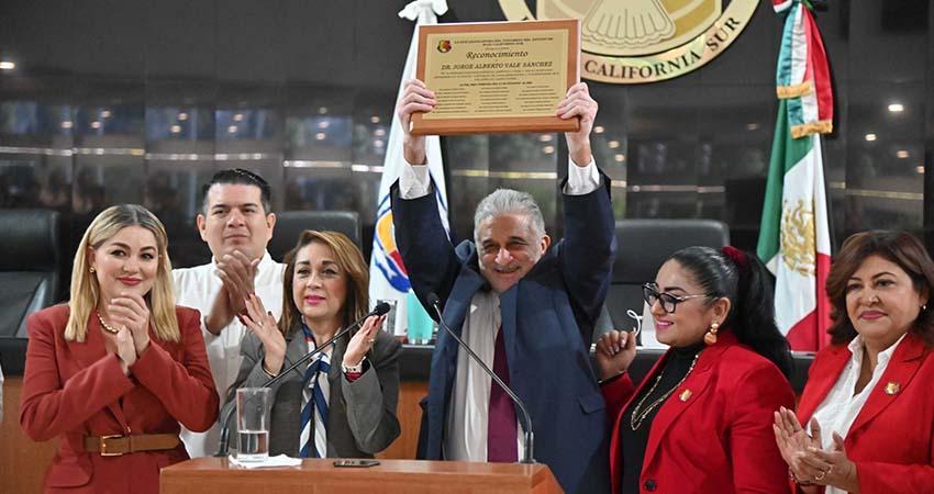 Reconoce Congreso de BCS la trayectoria humanista y académica del Dr. Jorge Alberto Vale Sánchez
