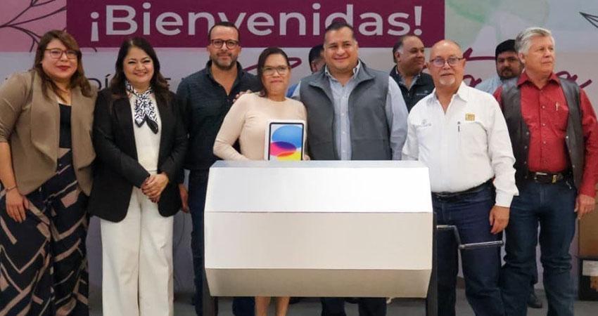Encabeza secretario general de Gobierno celebración por el Día de la Secretaria