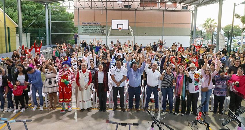 Celebra la alcaldesa de La Paz posada navideña con vecinas y vecinos de Solidaridad