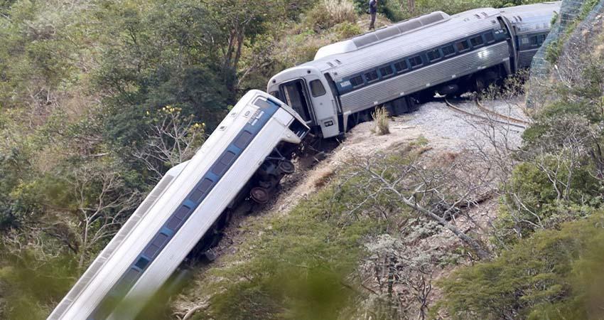 Víctimas del Tren Interoceánico denunciarán ante la FGR por descarrilamiento