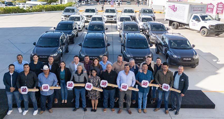 Entrega Milena Quiroga nuevos vehículos para atención en la zona rural