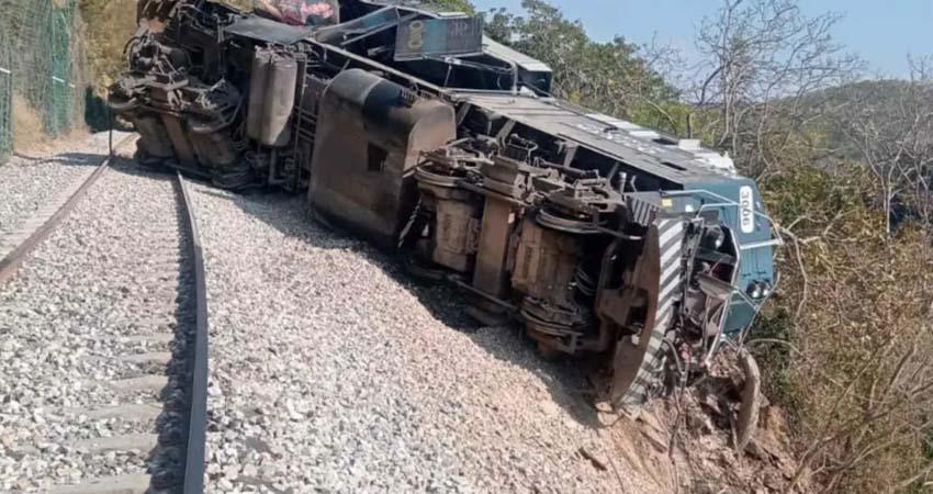 Salvan al hijo de AMLO: “Tren Interoceánico que descarriló iba a exceso de velocidad”: FGR