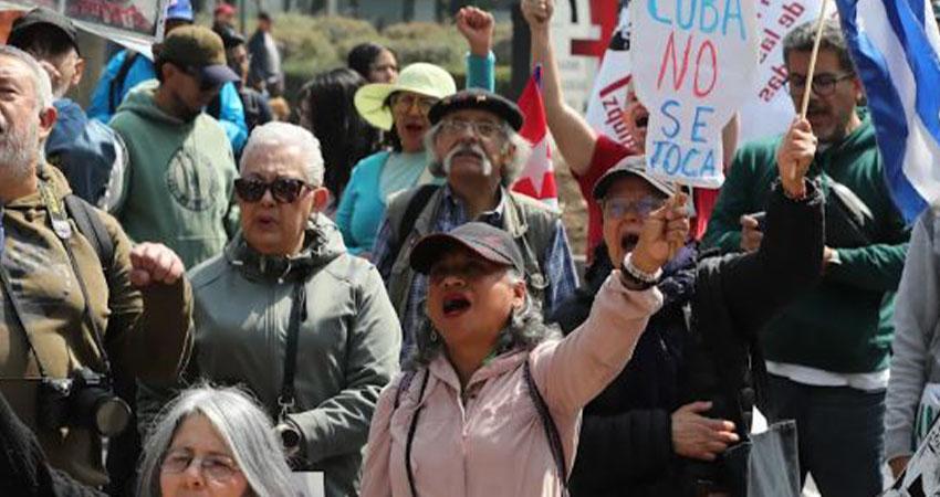 Manifestantes piden a México sostener apoyo a Cuba ante endurecimiento de medidas de EE.UU