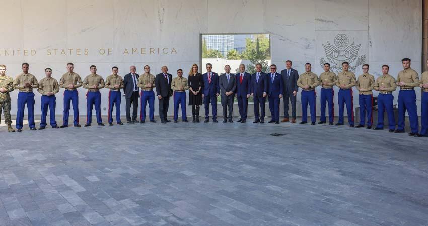 Legislador republicano dice que Sheinbaum canceló reunión y se saca foto con marines en México… cancillería responde