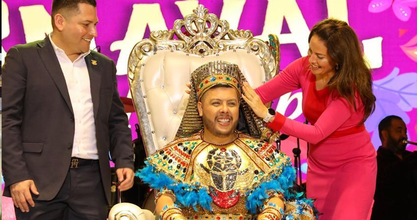 Corona Milena Quiroga al Rey de la Alegría y Reina de la Juventud del Carnaval La Paz 2026