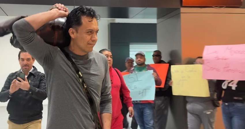 Reciben con gritos a Marx Arriaga en Chihuahua; acusa a Mario Delgado de organizar la protesta