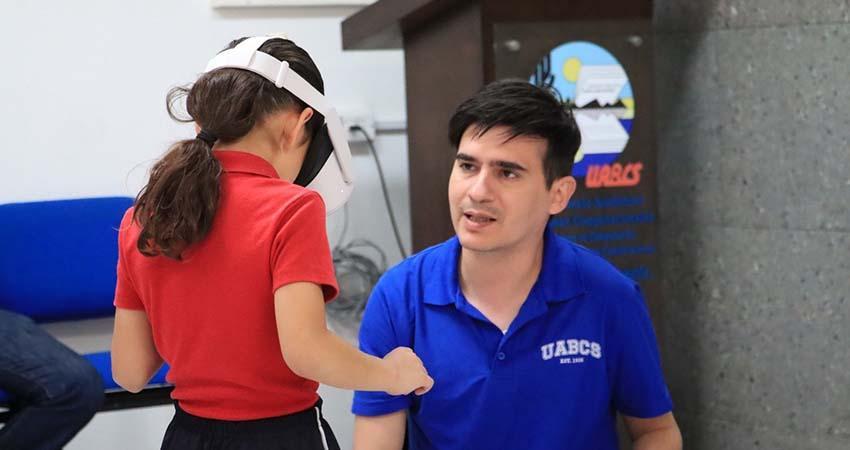 UABCS recibe a estudiantes de primaria en su Ruta VIRCUS para acercarlos a la ciencia y la tecnología