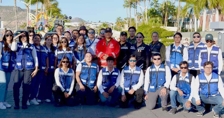 Alumnado de UABCS apoyó labores de Protección Civil durante el Carnaval de La Paz