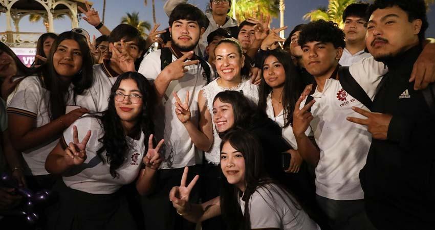 Reflexiona Milena Quiroga con jóvenes paceños sobre la libertad y el respeto