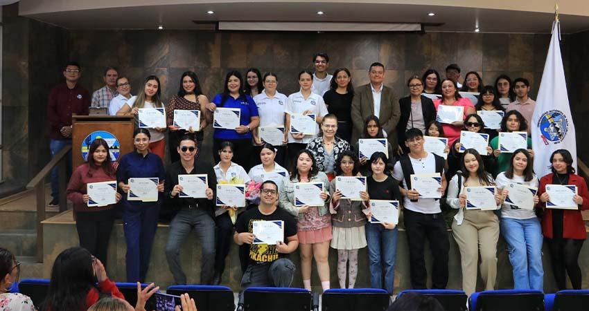 UABCS reconoce a estudiantes con los mejores promedios del Departamento Académico de Humanidades