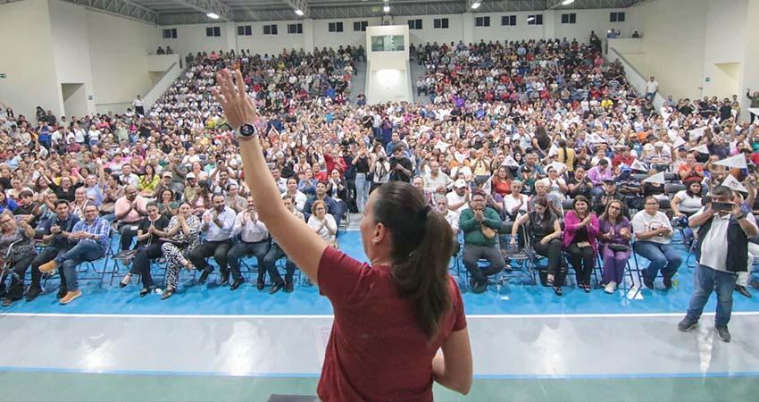 Milena Quiroga, ante 2,000 paceños, presenta con orgullo el modelo de La Paz como ejemplo de que sí es posible transformar la vida del pueblo