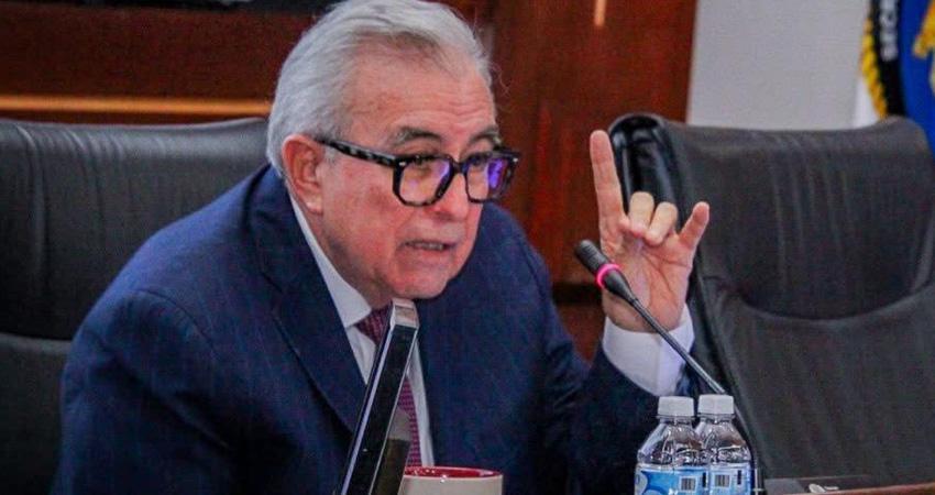 Rubén Rocha Moya pide licencia temporal