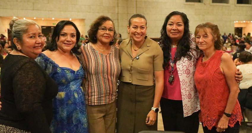 En La Paz sí reconocemos a las mamás los 365 días del año, con apoyos, programas sociales y respaldo total: Milena Quiroga