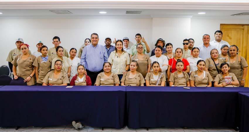 Dialoga Milena Quiroga con trabajadores hoteleros y llama a fortalecer los servicios públicos
