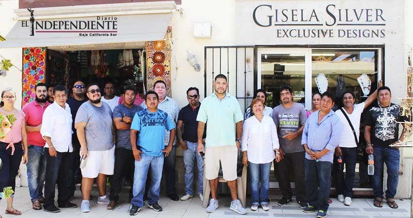 Guerrero negro, Baja California Sur.- La Procuraduría General de Justicia del Estado (PGJE) informa que este martes en el Centro de Justicia Penal de Guerrero Negro, en audiencia de Procedimiento Abreviado obtuvo del Juez de Control, fallo condenatorio de 3 años 4 meses de prisión y la reparación del daño de 69 mil pesos, en contra de una persona del sexo masculino, por el delito de robo de noche en lugar despoblado y desprotegido con violencia, utilizando arma y víctima.   Lo anterior resultó de un procedimiento que se inició por el delito de delito robo de noche en lugar despoblado y desprotegido con violencia, utilizando arma y víctima, que el ahora sentenciado cometió el 14 de octubre del 2016, fecha en que iba a bordo de un autobús, en el tramo carretero Villa Alberto Alvarado Arámburo–Guerrero Negro, sacó un arma de fuego, amagó al chófer de la unidad y amenazó a los pasajeros para despojarlos de sus pertenencias.   Por los hechos descritos, en tiempo y forma el imputado fue vinculado a proceso pues el Juez de Control admitió los datos de prueba que proporcionó el agente del Ministerio Público del Fuero Común adscrito a la Unidad de Investigación y Judicialización.   Tras evaluar las pruebas aportadas por el Representante Social, bajo la causa penal 05/2017, durante la audiencia el Juez de Control dictó fallo condenatorio en contra del acusado y determinó el pago de 69 mil pesos, como reparación del daño.   La PGJE reitera el compromiso con la ciudadanía, de realizar acciones que den certeza al estado de derecho y, en los hechos, poner a las personas que trasgredan el orden jurídico a disposición de la autoridad correspondiente, hasta obtener sentencias condenatorias, con respeto a sus derechos humanos.