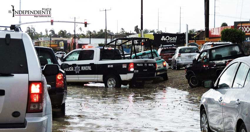 De nueva cuenta desbordan arroyos tras intensa lluvia en SJC 