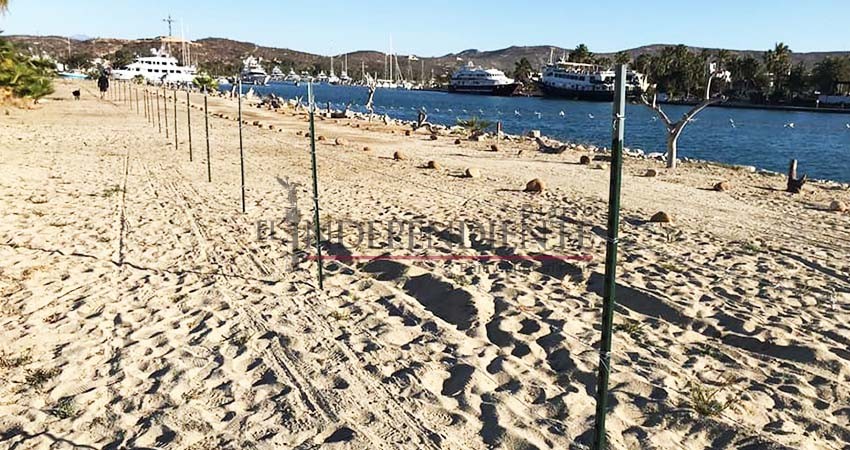 Con alambre de púas restringen acceso a playa de SJC